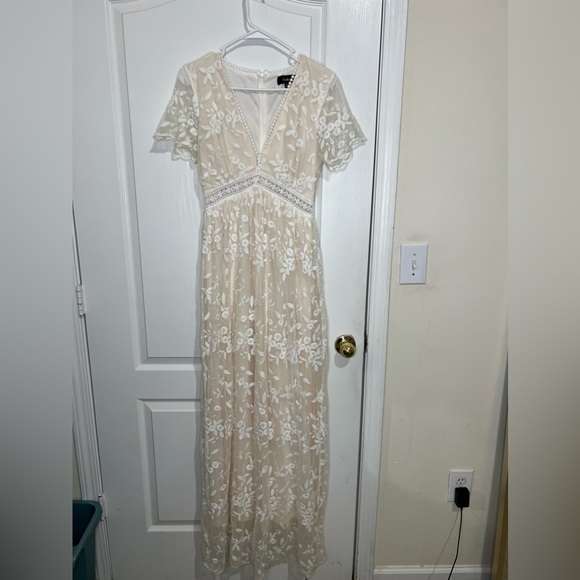 Aakaa Embroidery Ivory Lace over Lt Peach Maxi dress size S - Picture 4 of 15